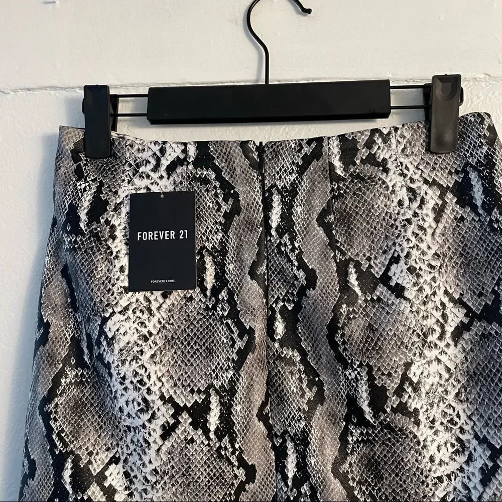 F21 nwt faux snake skin print mini skirt - Picture 5 of 15